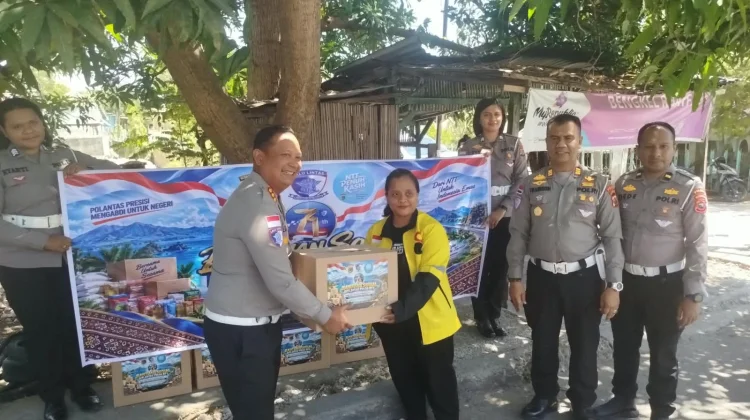 Ditlantas Polda NTT Gelar Baksos Bagi Pengemudi Ojol di Kota Kupang