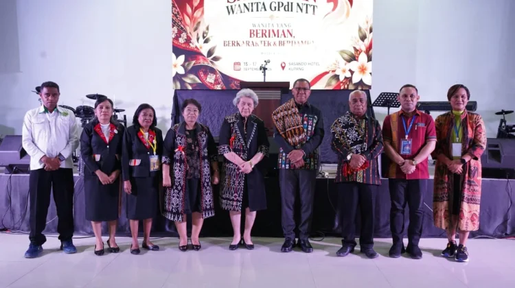 Sarasehan Wanita GPdI NTT Diwarnai Aksi Sosial