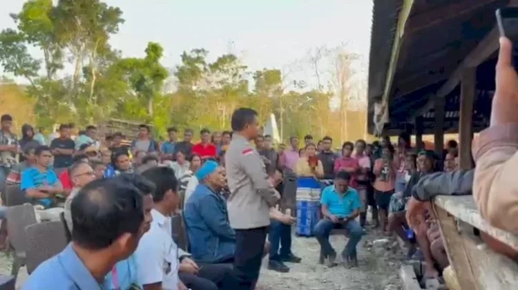 Kapolres Sumba Barat Sampaikan Turut Duka Cita Korban Penembakan Pelaku Curnak