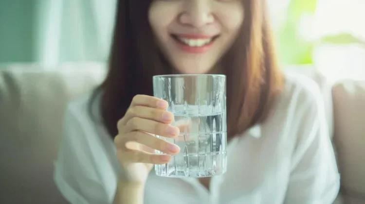 Manfaat dari Minum Air Garam Setiap Pagi