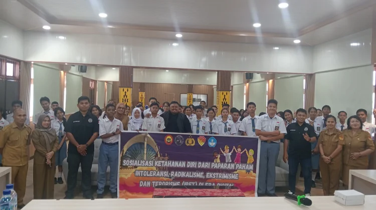 Densus 88 AT Polri Bekali Siswa SMA Negeri 1 Kupang Soal Bahaya IRET
