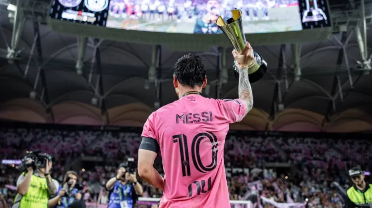 Makin Tak Terkejar, Messi Resmi Koleksi 49 Trofi Sepanjang Karier Profesionalnya