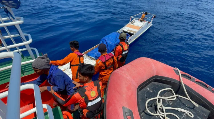 Ayah dan Anak Nelayan Sikka Hilang di Perairan Palue Ditemukan Selamat