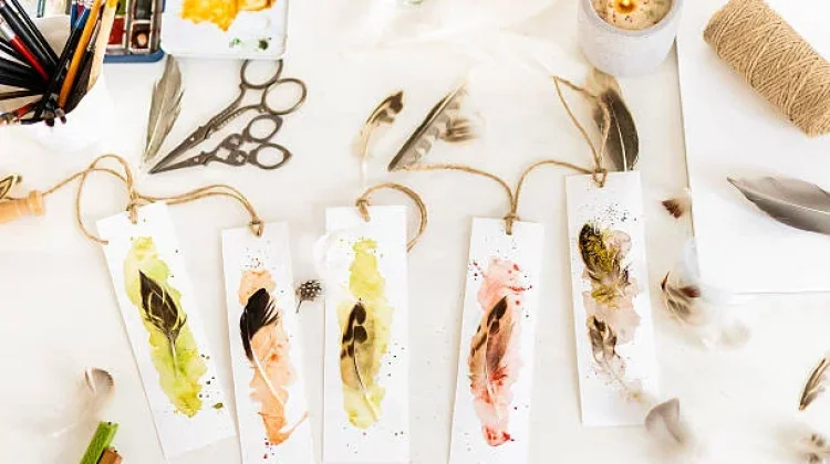Tak Perlu Beli, Ini 8 Ide Bookmark Kreatif dari Barang di Rumah