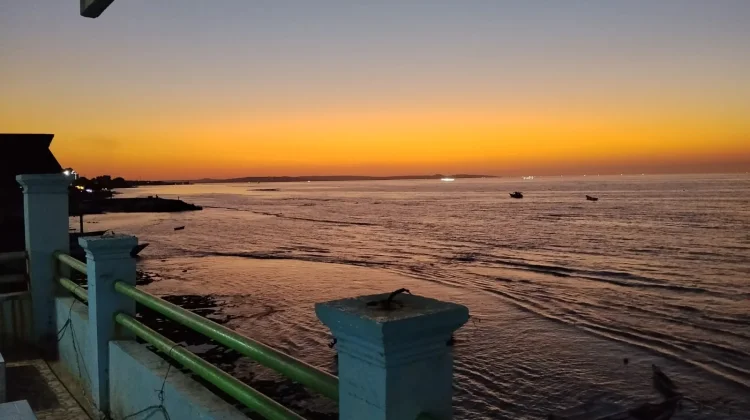 Menikmati Senja usai Maghrib di Masjid Nurul Hidayah