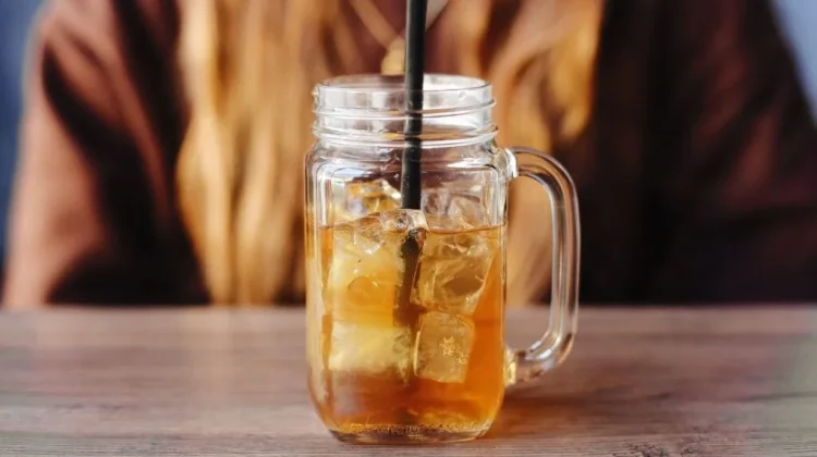 Bolehkah Anak Minum Teh Manis? Cek Fakta Kesehatannya