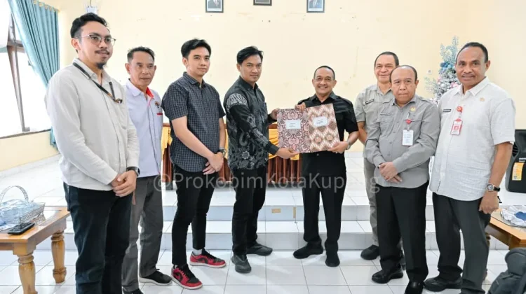 Pemkot Kupang Serahkan Enam Bidang Tanah untuk Pembangunan KNMP