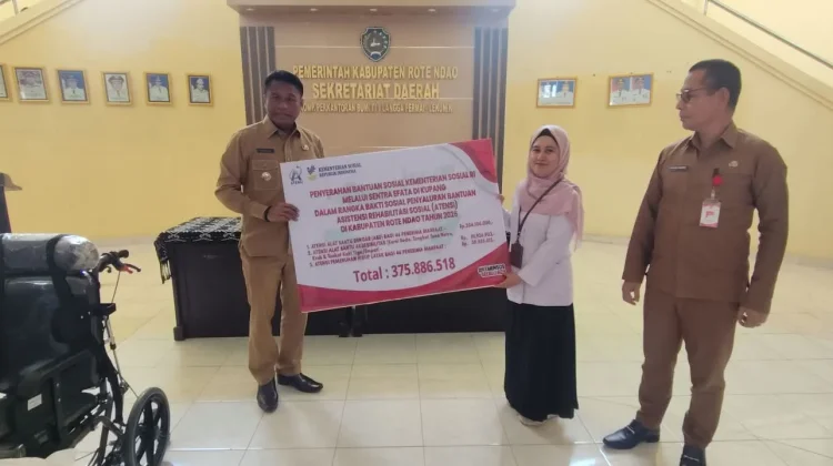 Kemensos RI Salurkan Bantuan Atensi Rp375 Juta di Rote Ndao