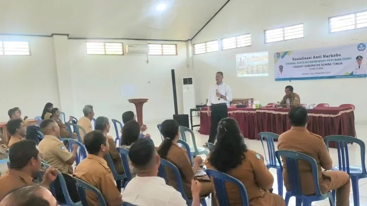 Satresnarkoba Polres Sumba Timur Perkuat P4GN Bersama Guru