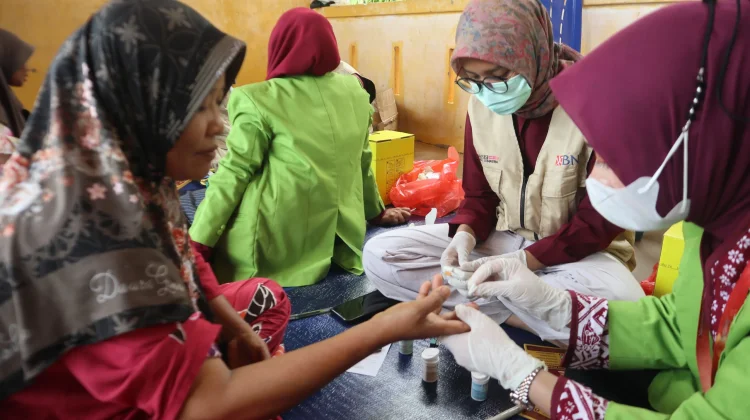 UI Dampingi Warga Huntara Tandihat Pulihkan Kesehatan Pascabencana