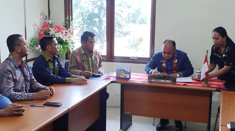Pemkab Sumba Barat dan PLN Perkuat Pengelolaan Kelistrikan