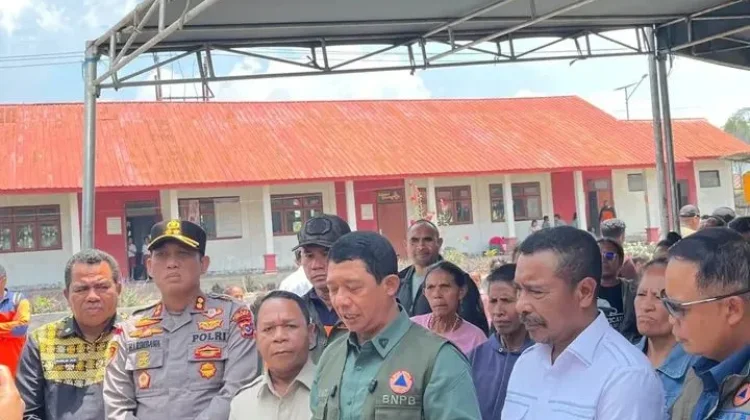 Kapolres Ngada Dampingi Kepala BNPB Tinjau Korban Pascagempa