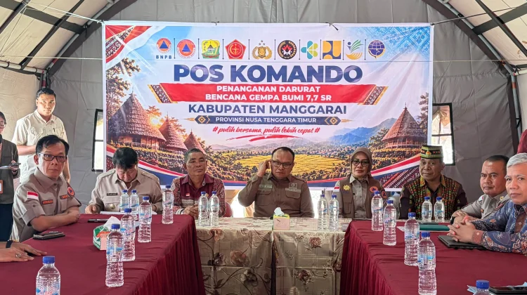 Warga Korban Gempa Flores Desa Paralando Bertahan di Tenda Tak Layak