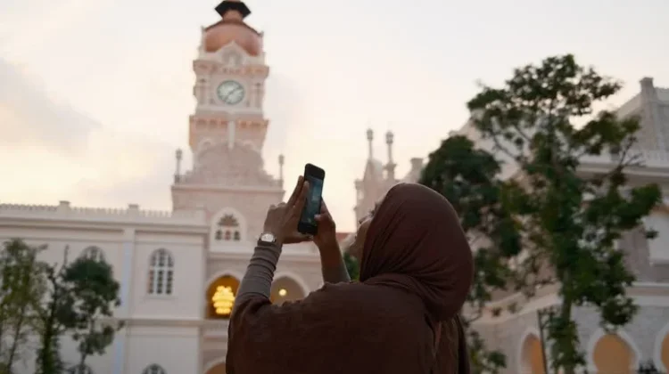 Indonesia Urutan 2 dari 10 Destinasi Paling Ramah Dikujungi bagi Wanita Muslim