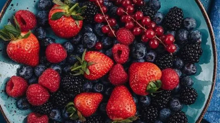 Fakta Kesehatan Bagi Anda yang Suka Buah Berry