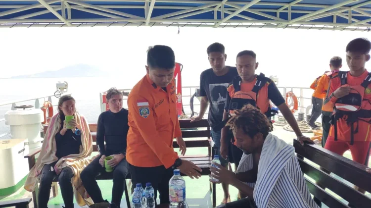 Tim SAR Berhasil Selamatkan 6 Penyelam Terseret Arus di Pulau Panga Batang Maumere
