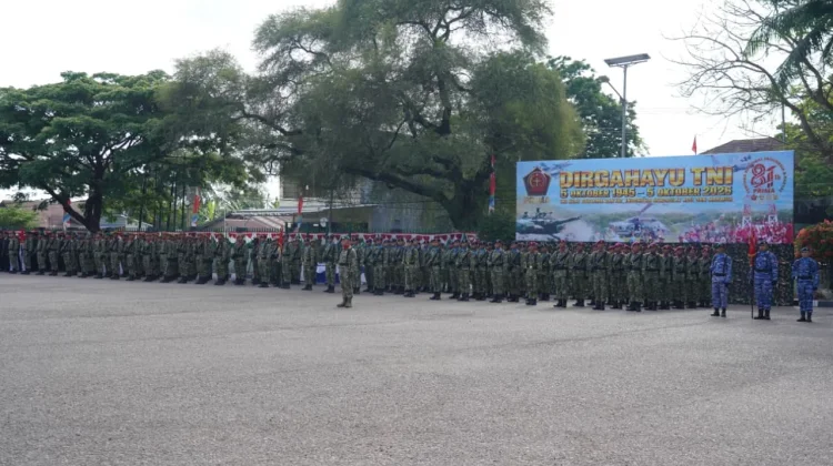 Upacara HUT TNI ke 81 TNI Kuat Bersama Rakyat