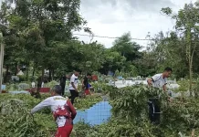 Lapas Waingapu Gelar Bakti Sosial Bersihkan Makam