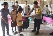 Hari Valentine Polres Belu Bagi Alat Tulis