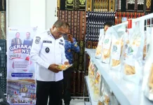 Johni Asadoma Resmikan NTT Mart Sabu Raijua
