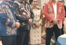 Sekda Sumba Timur Terima Penghargaan Posbakum Desa