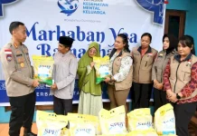 Kapolda Salurkan Bantuan Beras 13 Masjid di TTS