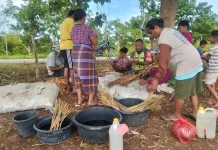Babinsa Walakaka Pererat Silaturahmi Bersama Petani Pahola