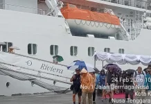 Peserta Tour Kapal Pesiar Mewah Oceania Riviera Singgah di Kupang