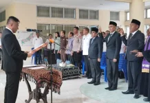 Bupati Paulus Henuk Lantik Dua Dirut Perusahaan Daerah
