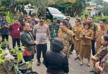 Dirjen Polpum Kemendagri Tanam Pohon di Rumah Ibadah