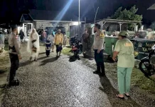 Pengamanan Rutin Tarawih, Polsek Rote Barat Laut Jaga Kenyamanan Umat