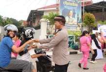 Kepedulian di Bulan Suci, Polres Rote Ndao Berbagi Takjil dan Kebersamaan