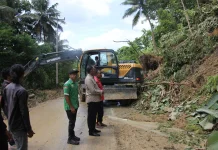 Wabup Tinjau Jalan Longsor di Harona Kalla