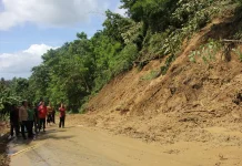 Wakil Bupati Sumba Barat Tinjau Jalan Raka Longsor di Harona Kalla