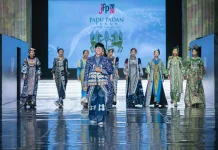 Desainer Erwin Yuan Sukses Tampilkan Tenun NTT di JFP 2026