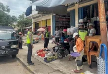 Satlantas Polres Rote Ndao Amankan Arus Lalin di Jalan Pabean Baa