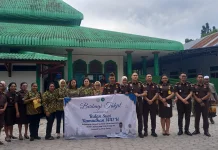 Kejari Sumba Timur Berbagi Takjil Bersama IAD
