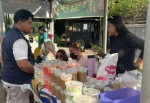 Warga Kota Kupang NTT Serbu Penjualan Takjil Ramadhan