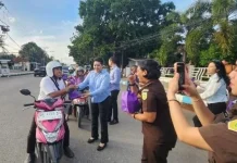 Kejari Kota Kupang Bagikan 300 Takjil Gratis