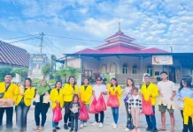 Berbagi Berkah Ramadan, PT Bo’a Development dan Mahasiswa UT Bagikan Takjil