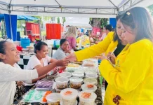 Berbagi Takjil Sambil Dukung UMKM di Lobalain