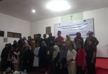 Umat Katolik dan Muslim di Waingapu Perkuat Persaudaraan lewat Buka Puasa Bersama