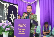 Bupati Kupang Hadiri Ibadah Pengutusan Pendeta di Oesao