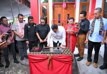 Walikota Kupang Meresmikaan Penggunaan Kantor Lurah Airnona Baru