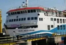 Babinsa Amankan Bongkar Muat Pelabuhan Pantai Baru