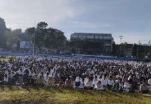 Ribuan Umat Islam Padati Salat Id di Lapangan Manda Elu