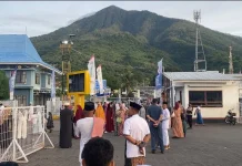 Jamaah Salat Idul Fitri, Padati Pelabuhan Larantuka