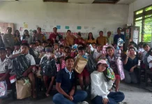 Wakapolda NTT Beri Bantuan Pendidikan untuk Siswa SDI Hiliwuku