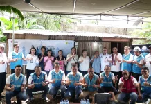 Insan PLN Selipkan Sejumlah Rupiah Terangi 47 Keluarga Prasejarah di NTT