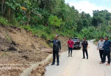 Wabup Sumba Barat Tinjau Jalan Longsor jelang Pasola